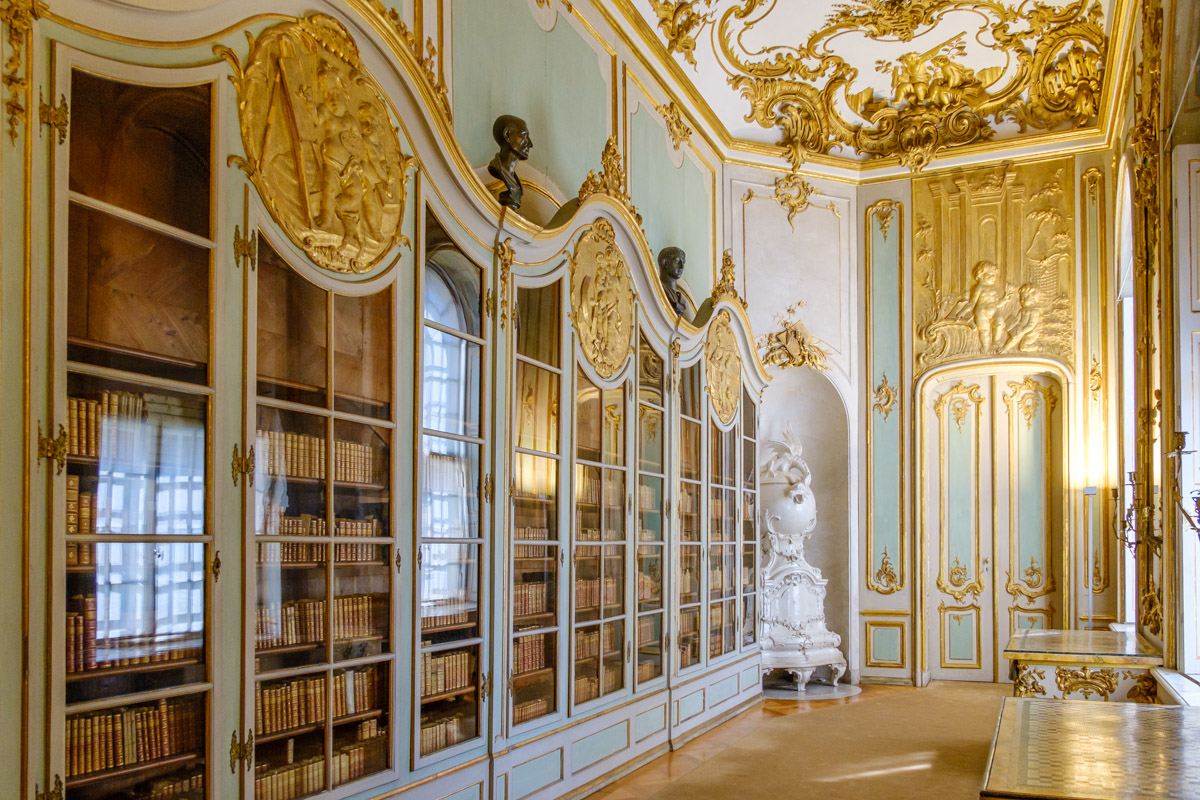 Bibliothek der Königswohnung im Neuen Palais im Park Sanssouci in Potsdam